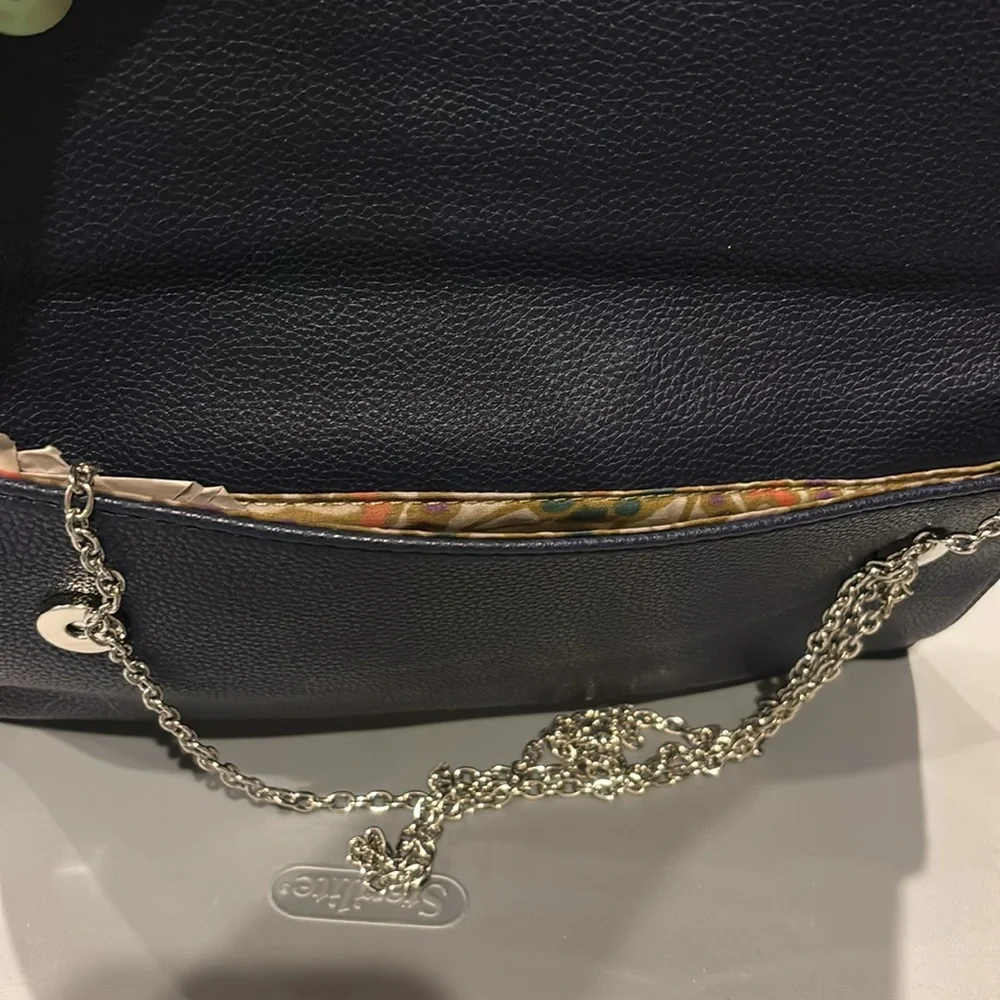 - 2Chique Boutique Women's Kiss Mark Navy Blue Clutch